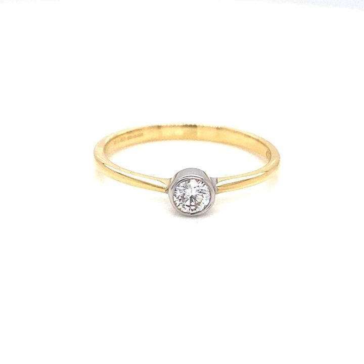 18ct Yellow Gold Single Stone Diamond Rub Over Ring