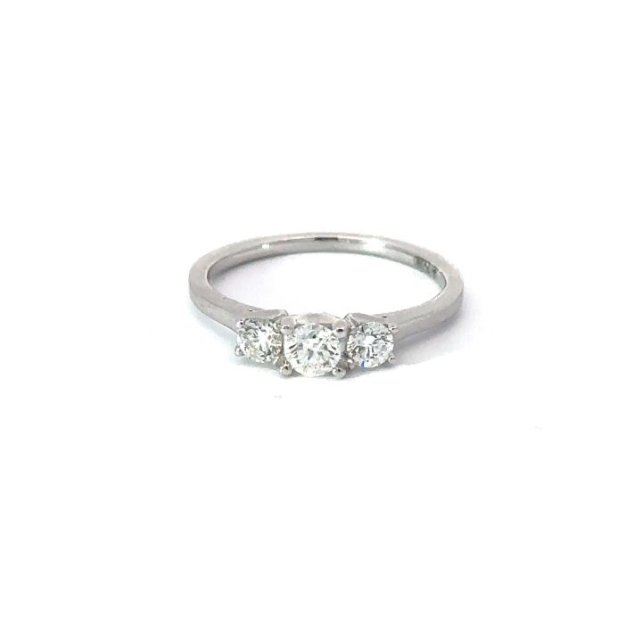 18ct White Gold Three Stone Graduated Diamond Ring