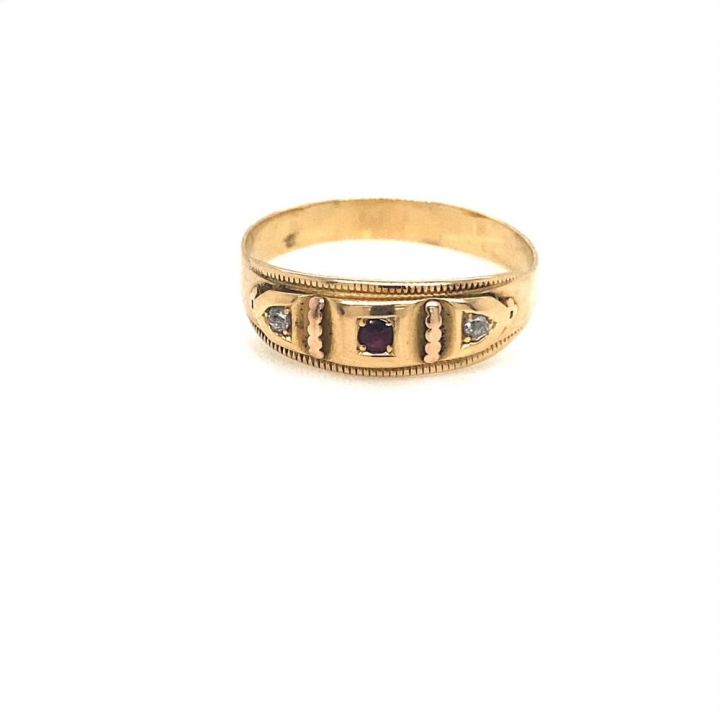 Pre Owned 9ct Yellow Gold Garnet & Diamond Ring