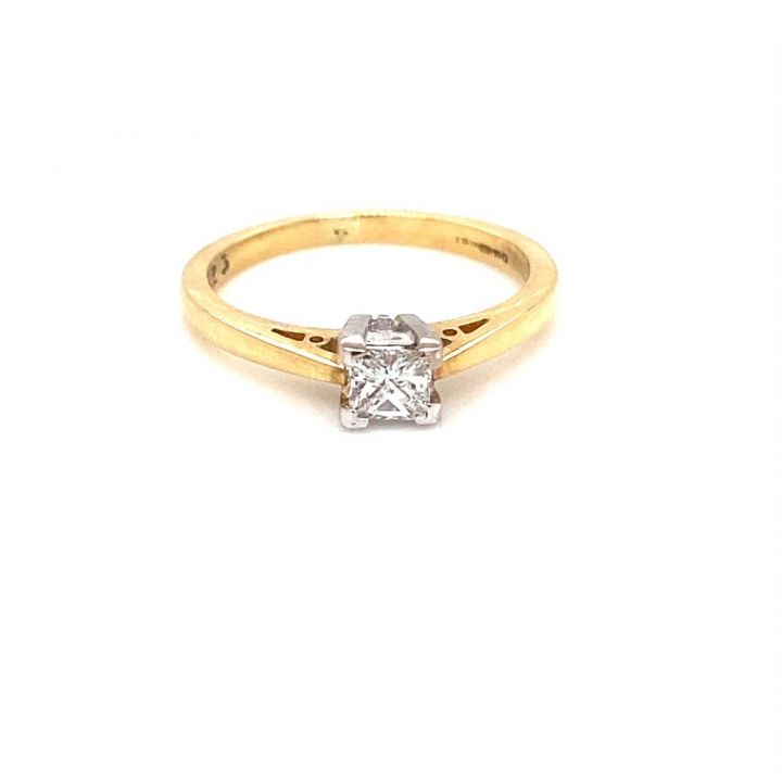 Pre Owned 18ct Yellow Gold Princess Cut Diamond Ring Size i1/2