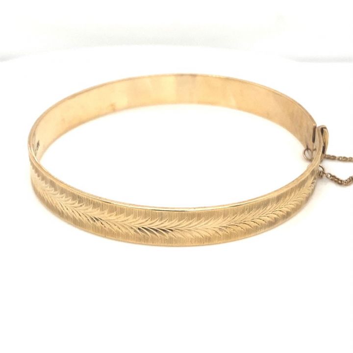 Pre Owned 9ct Yellow Gold Engine Turned Bangle