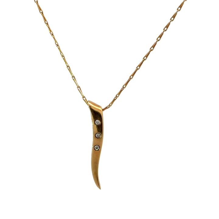 Pre Owned 9ct Yellow Gold Three Stone Diamond Wavy Pendant